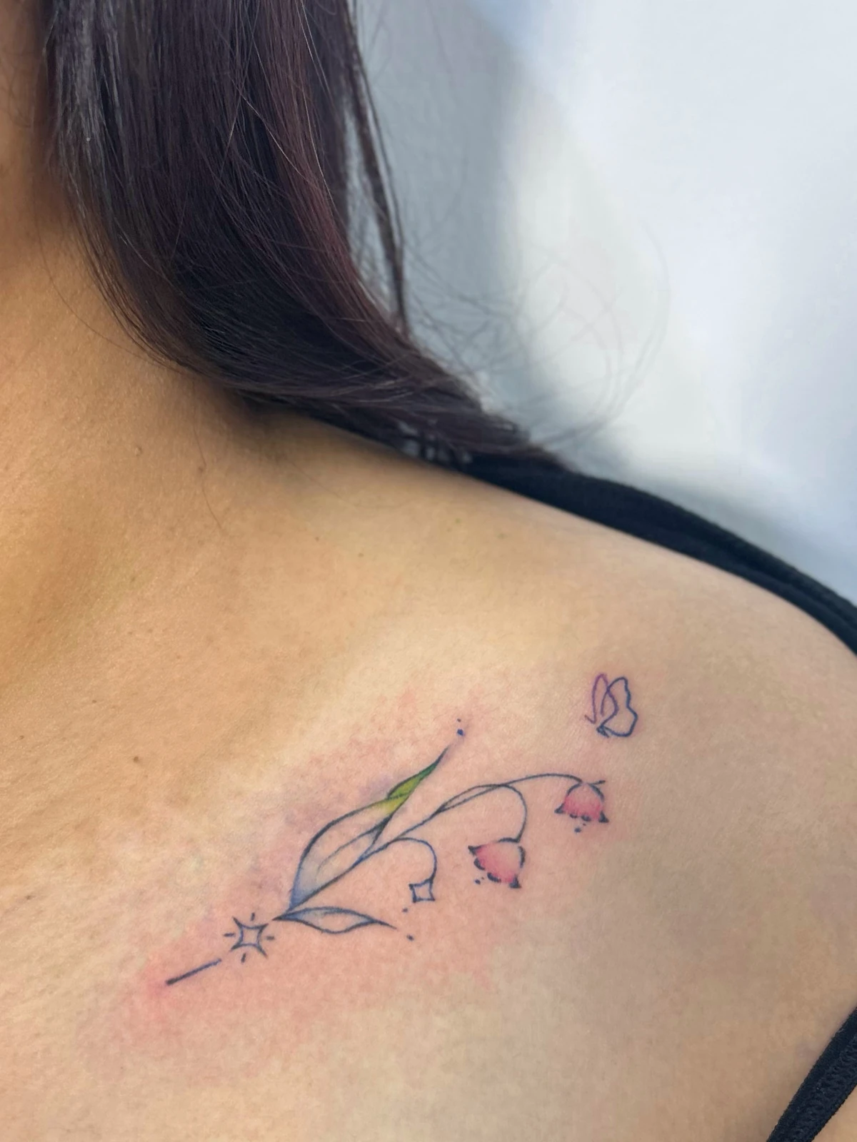 Tattoo naga warna pastel di punggung atas · Meigu Tattoo